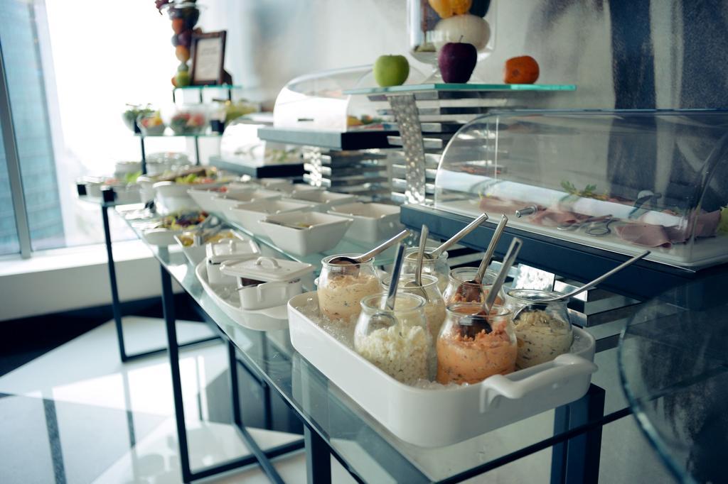 The Domain Bahrain Hotel And Spa - Adults Friendly 16 Years Plus Manama Ngoại thất bức ảnh A buffet at a hotel
